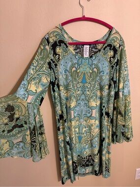 Paisley Bell-Sleeve Women's Top in Mint & Black